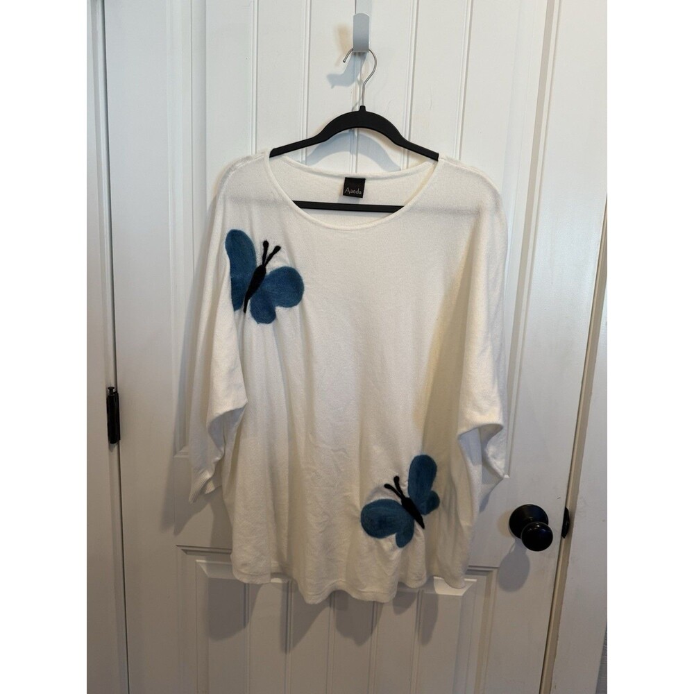 Aaeda Artsy Women’s White Tunic Sweater Blue Felted Butterfly Applique Oversized